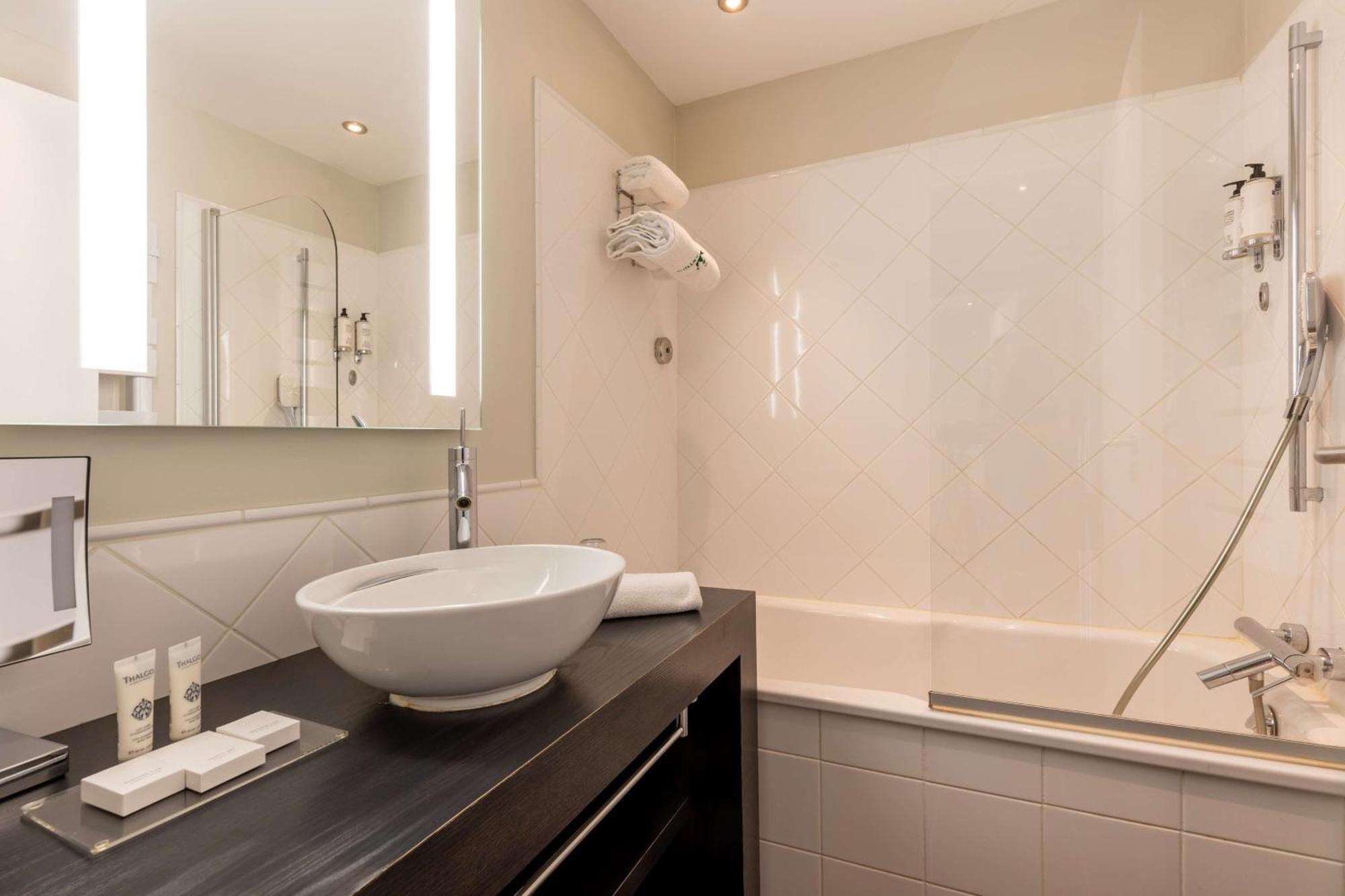 Best Western Plus Le Roi Arthur Hotel & Spa Ploërmel Zewnętrze zdjęcie